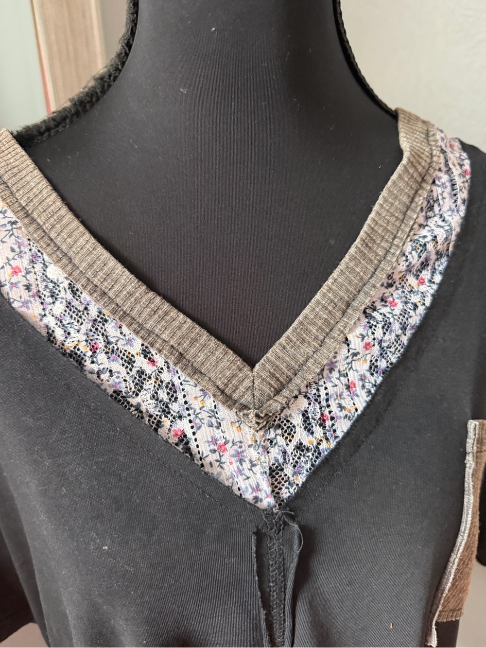 POL x Anthropologie Mixed Media Floral Mesh Black Boho Top Medium - Picture 3 of 8